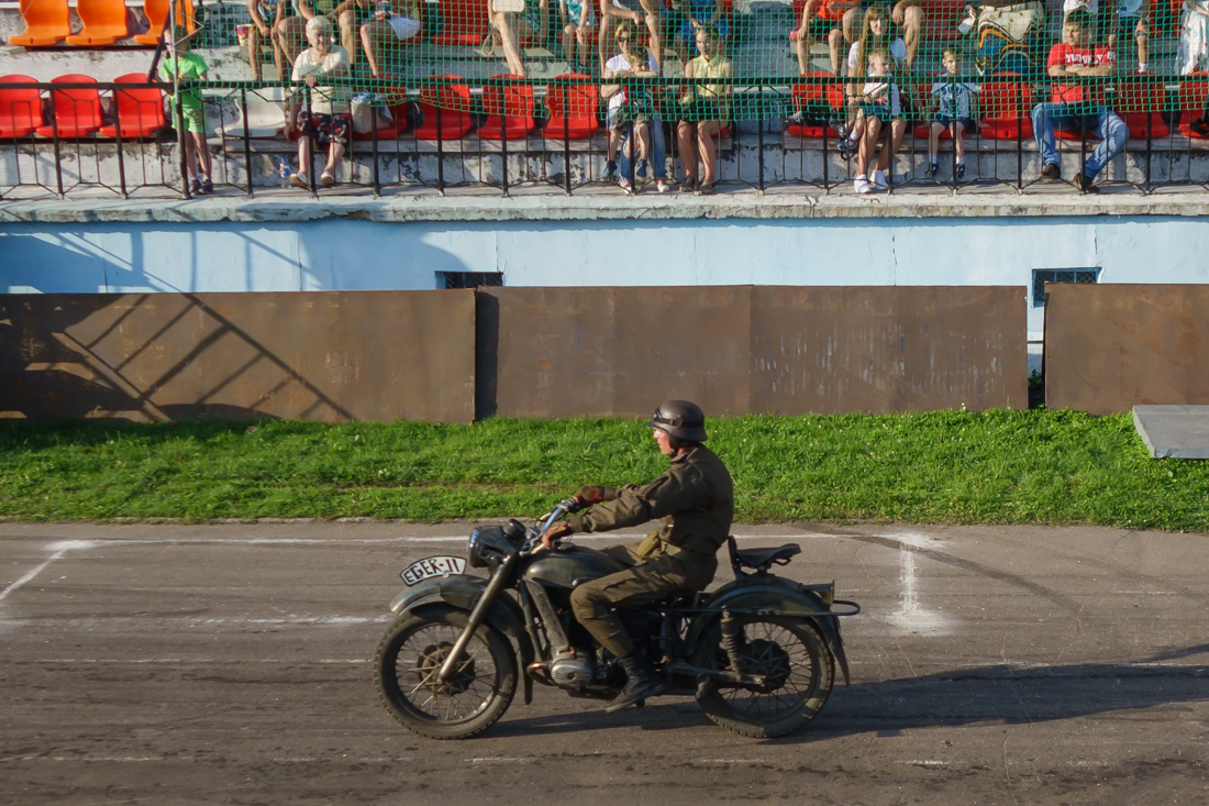 «Автородео XXI век» во Пскове: немецкий солдат на мотоцикле