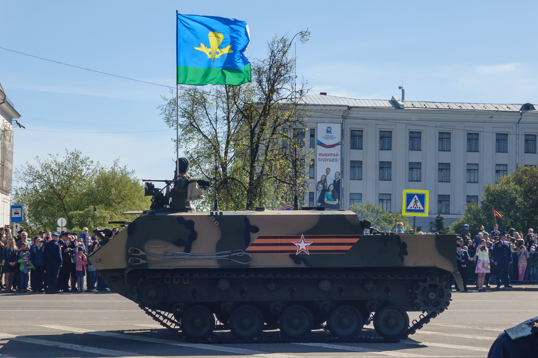 День Победы во Пскове: бронетранспортёр БТР-МД «Ракушка»