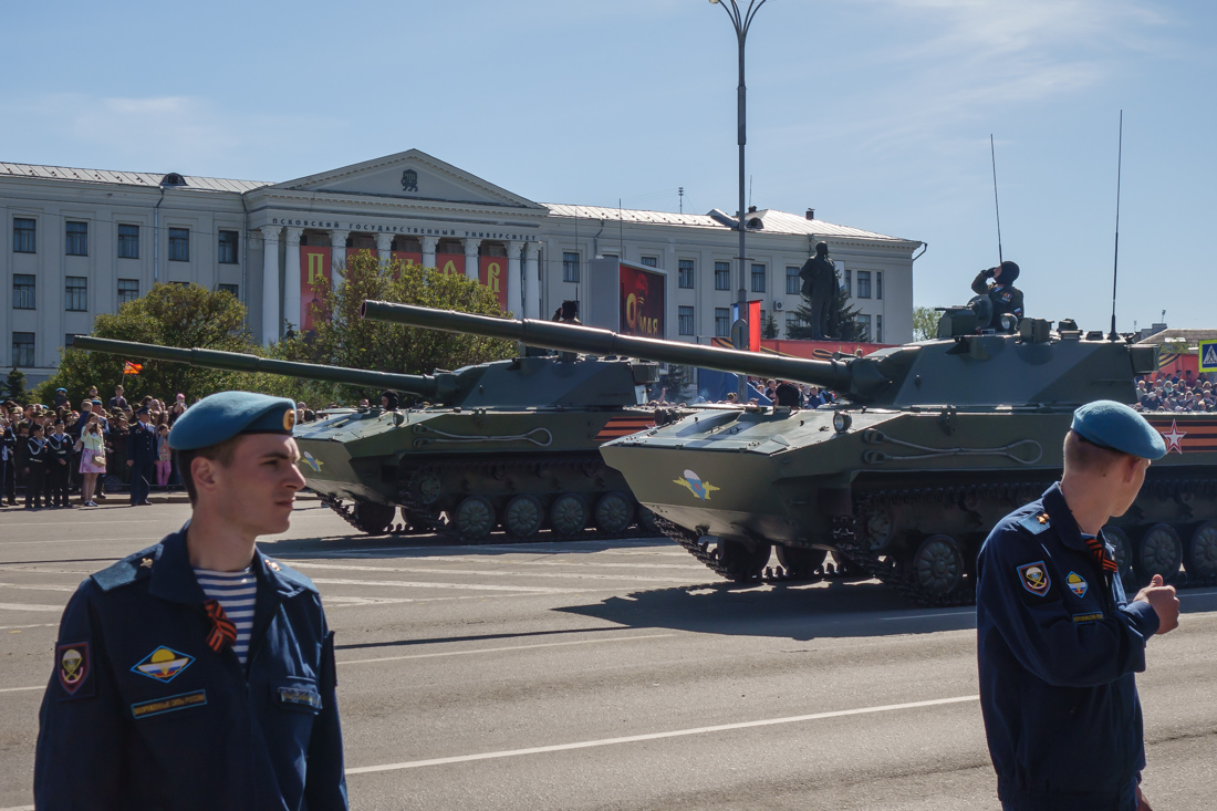 День Победы во Пскове: САУ 2С25 «Спрут-СД»