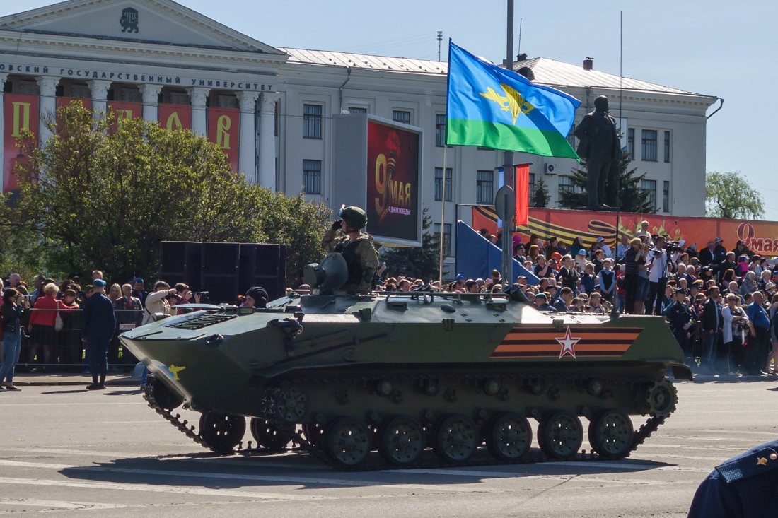 День Победы во Пскове: бронетранспортёр БТР-3Д