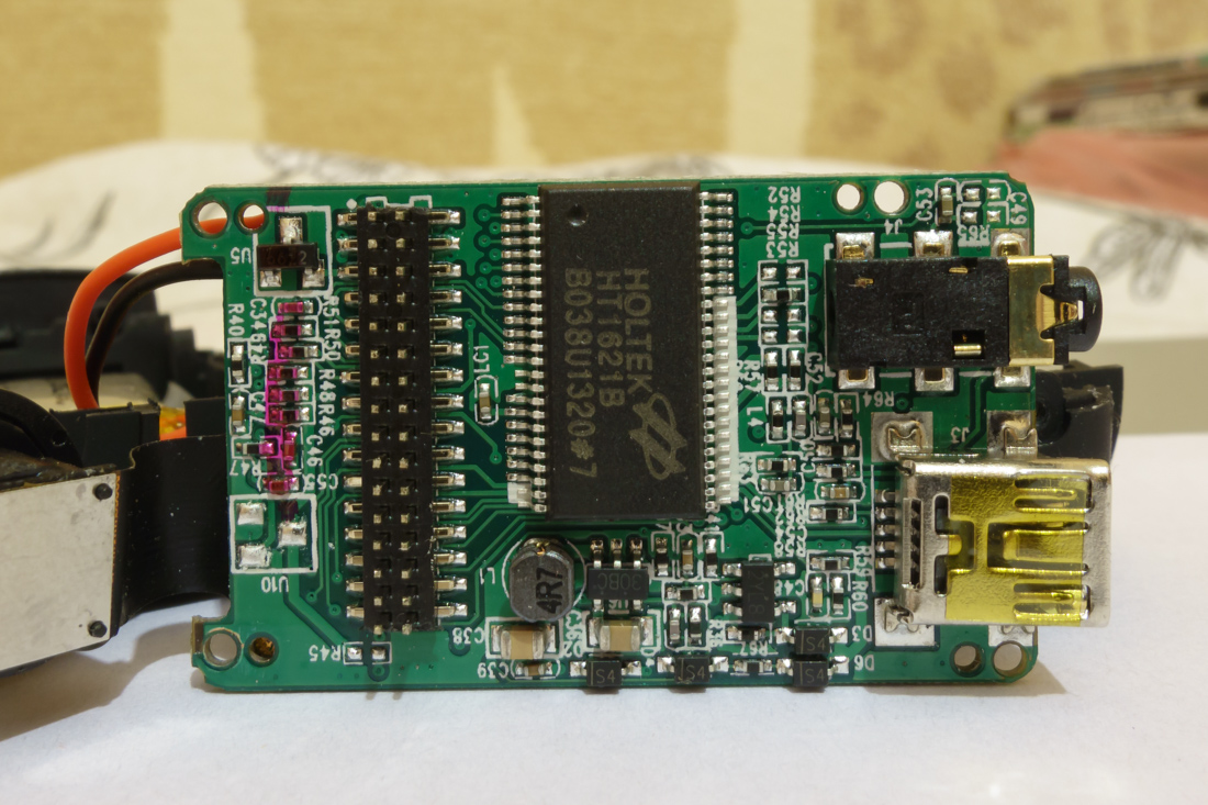 Экшн-камера DNS AC108: контроллер дисплея Holtek HT1621B