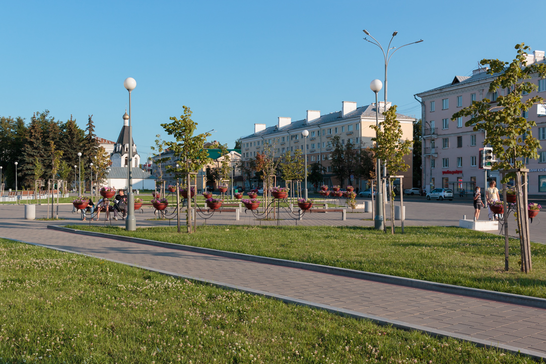 Псков: озеленение площади Ленина
